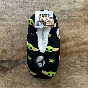 New: M/L Kids The Mandalorian Snuggle Toe Slippers w/ Gripper Bottom